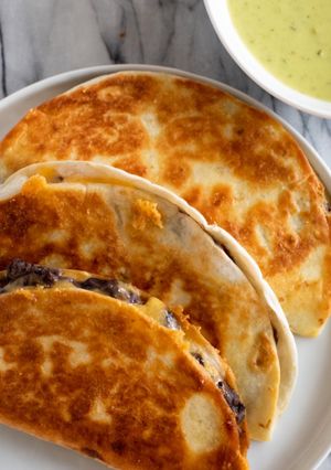 A picture of Alanna's Crispy Black Bean Tacos w/ Avocado Crema.