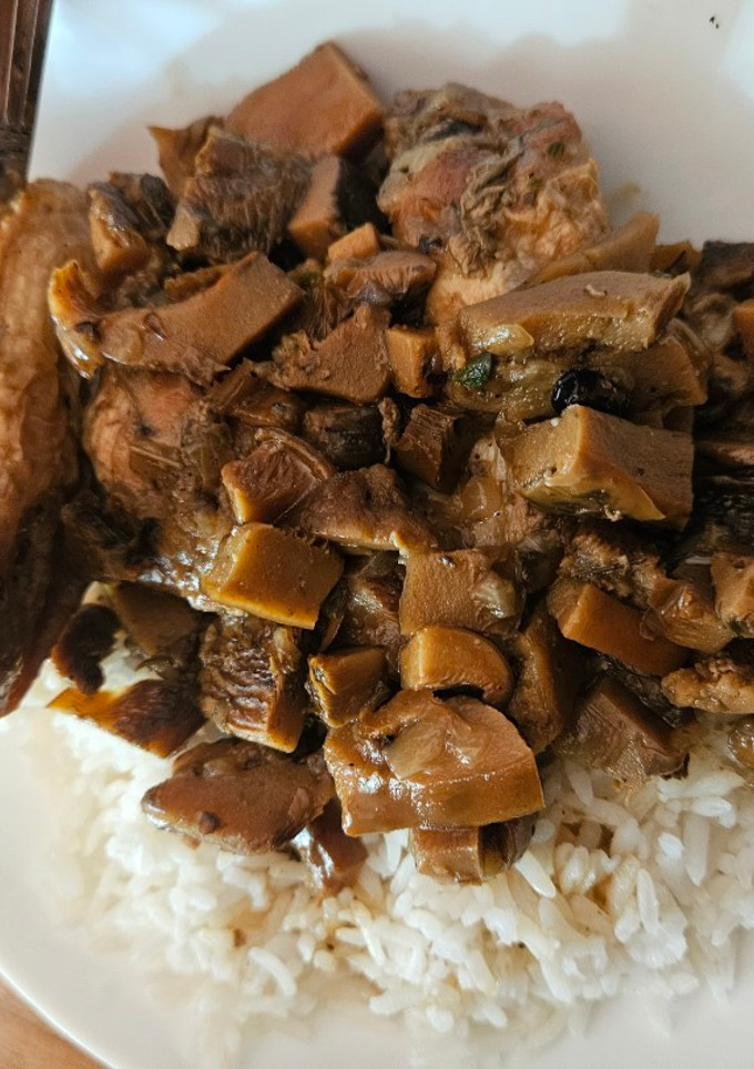 Una foto de Pollo al sillao con níscalo