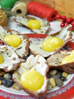 Una foto de Ostras de chocolate con crema de mandarina