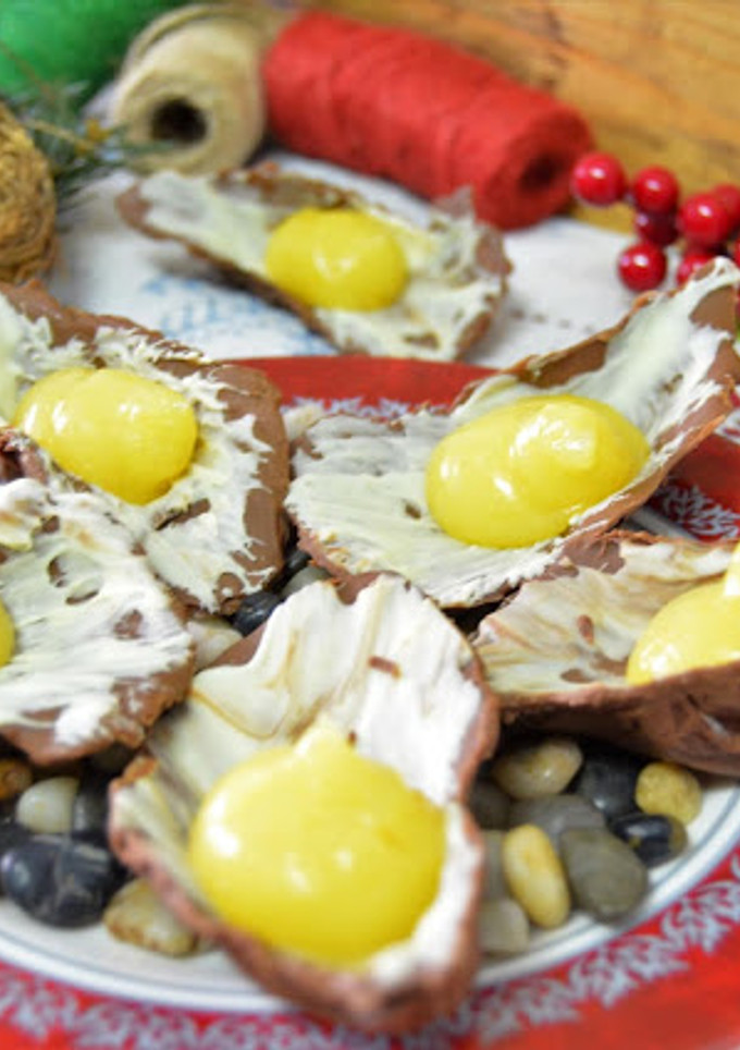 Una foto de Ostras de chocolate con crema de mandarina