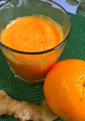 Una foto de Elixir de piña, zanahoria, jengibre y cúrcuma