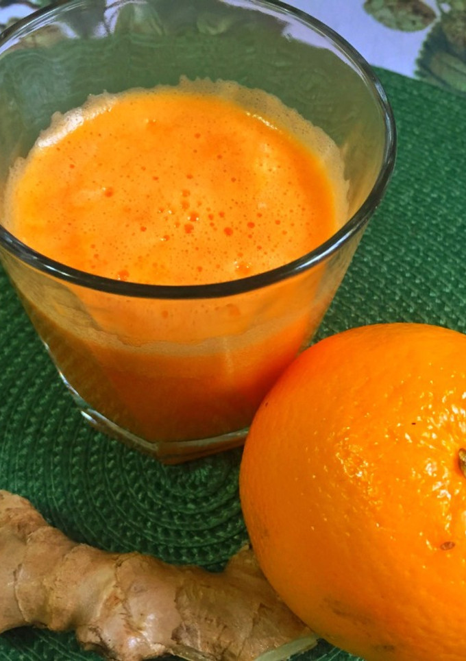 Una foto de Elixir de piña, zanahoria, jengibre y cúrcuma