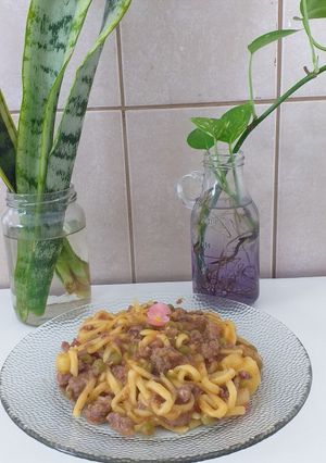 Una foto de Fideos fresco con salsa y carne molida😋🍝