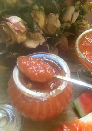 Une photo de 🍯Confiture 🥄🍋d’écorces 🪵🌿de pasteque🍉🍉