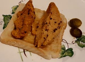 Una foto de Tostadas con erizos