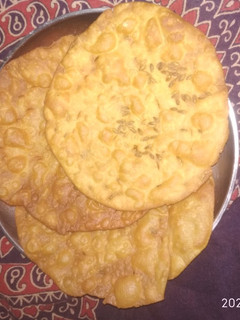 જીરા પૂરી (Jeera Poori Recipe In Gujarati) રેસીપી મુખ્ય ફોટો
