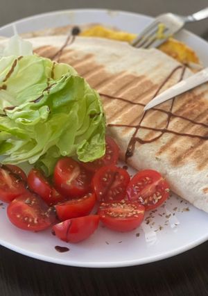 Reggeli rántotta sonkával zöldséggel recept fotója
