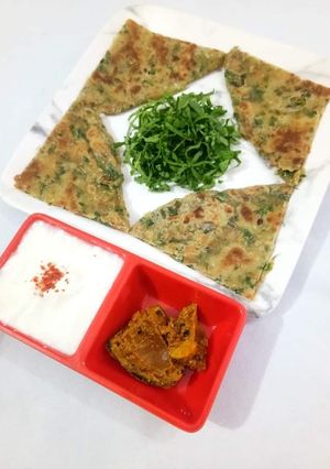 A picture of Spinach Paratha.