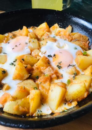A picture of One-pan Potatoes and Eggs.