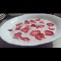 A picture of Strawbery dessert.