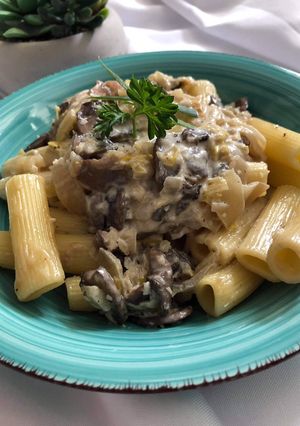 Une photo de Rigatoni sauce crème champignon et endives