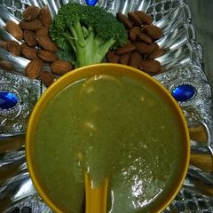 A picture of Broccoli almonds soup.