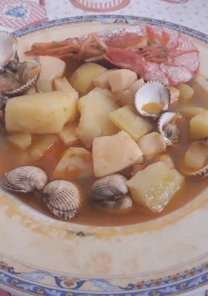 Una foto de 🦑🦑Estofado de patatas con calamares y berberechos🦑🦑
