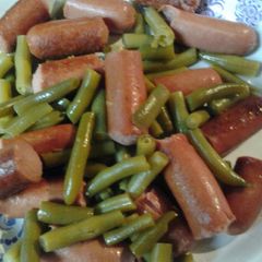 A picture of Skye's green beans and hotdogs.