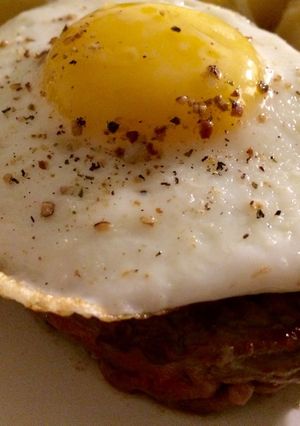 Une photo de Steak à cheval