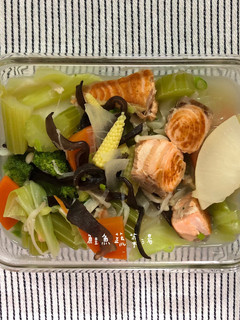 鮭魚蔬菜湯便當 的食譜成品照片