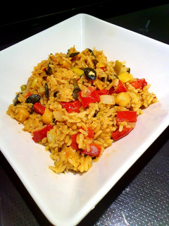 Una foto de Arroz vegetariano lleno de salud 💪 color 🌈 y sabor😋