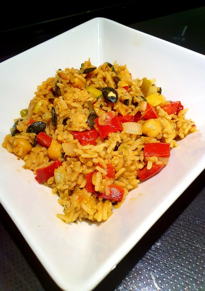 Una foto de Arroz vegetariano lleno de salud 💪 color 🌈 y sabor😋