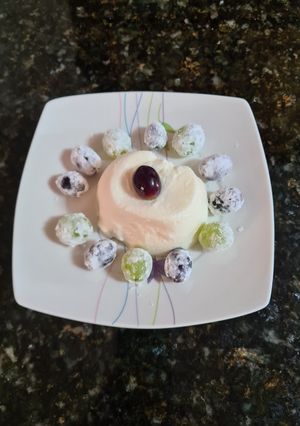 Foto principal de 57. Flan de queso con uvas