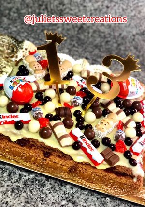 Una foto de Kinder Cake 🍫💕 especial cumpleaños 🎂