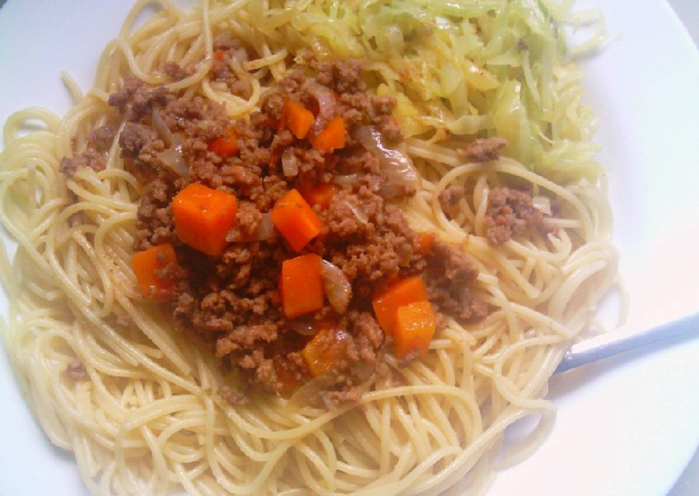 Spaghetti With Minced Meat and Cabbage