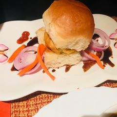 A picture of Vada paav.
