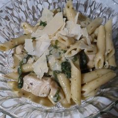 A picture of Spinach, Pesto And Chicken Penne.