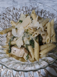 A picture of Spinach, Pesto And Chicken Penne.