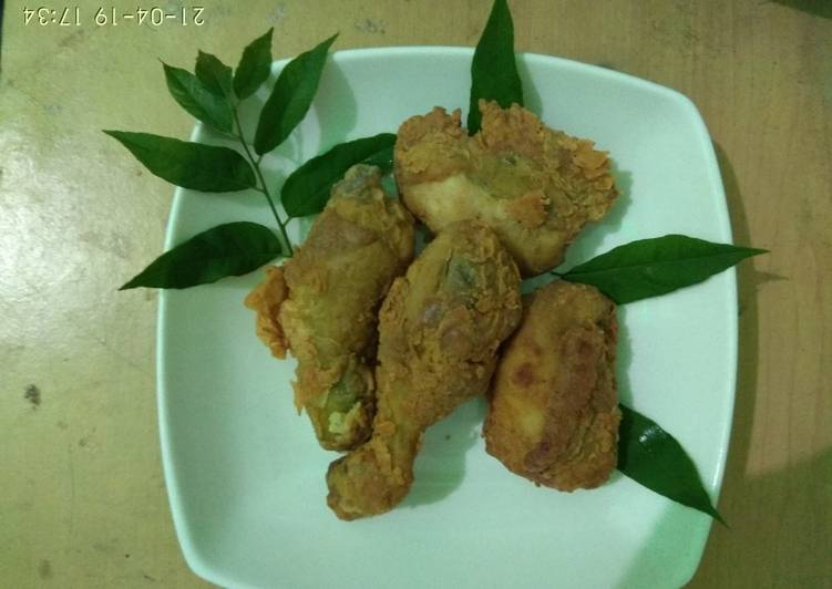 Resep Paha Ayam ungkep daun kari goreng krispi yang Sempurna