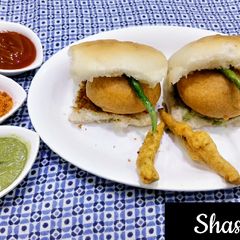 A picture of Vada pav.