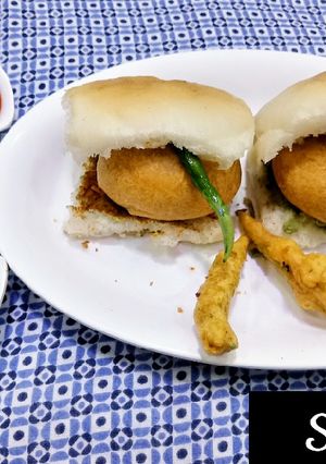 A picture of Vada pav.
