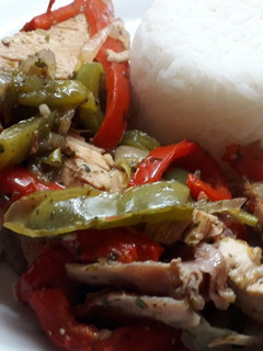 Una foto de Fajitas de Pollo Dos Colores