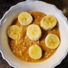 A picture of Healthy peanut butter oatmeal.