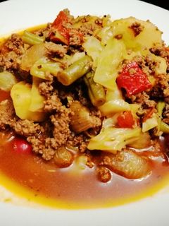 Una foto de Volteado de Papas y Ahogado de Carne molida de Res y Repollo