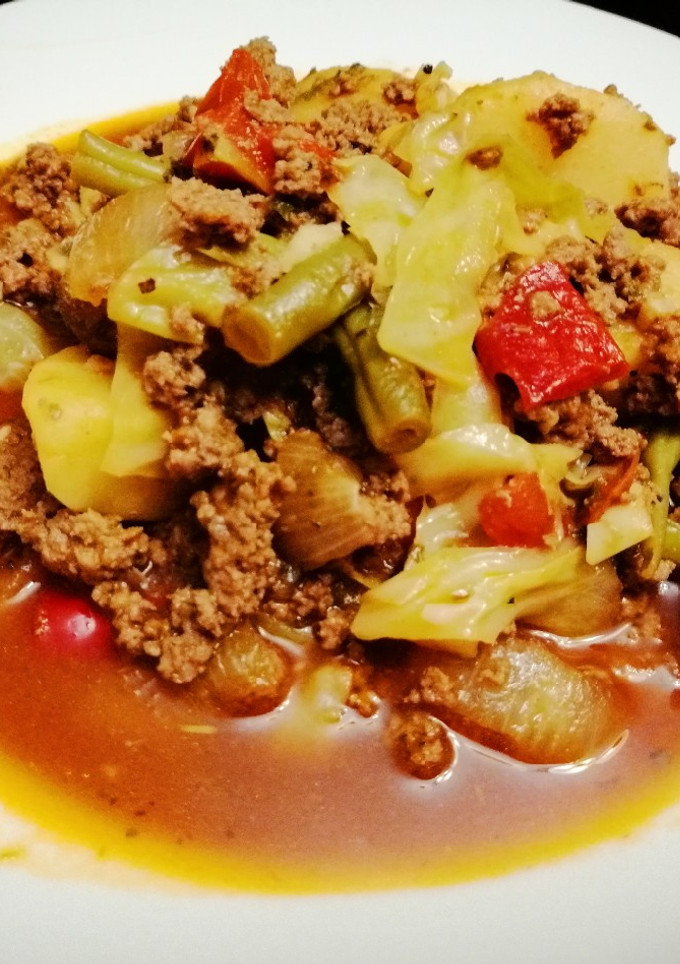 Una foto de Volteado de Papas y Ahogado de Carne molida de Res y Repollo