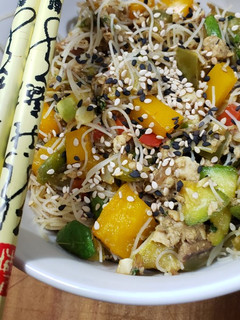 Una foto de Pad thai (versión uruguaya)