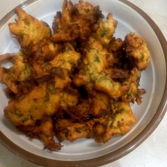 Grated potato and coriander fritters 🥔🥔🌿🌿 A picture of Grated potato and coriander fritters 🥔🥔🌿🌿.