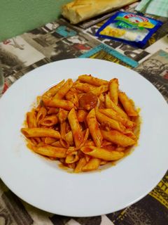 Una foto de Macarrones con panceta y chorizo