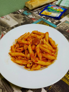 Una foto de Macarrones con panceta y chorizo