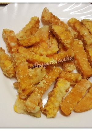 Hình của món Khoai Lang tẩm mè đường chiên giòn.