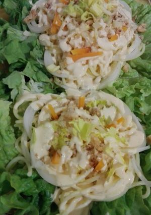 Una foto de Ensalada de pasta y avellanas