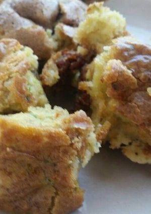 Une photo de Cake courgette et tomates séchées