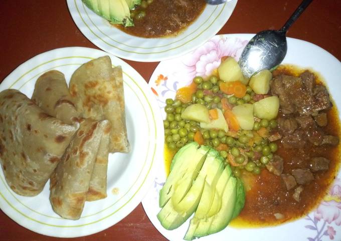 Chapati and peas stew with fried meat plus ovacado