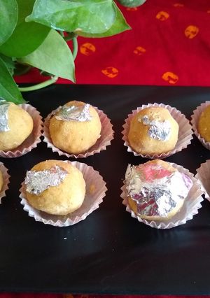 A picture of Besan ladoo.