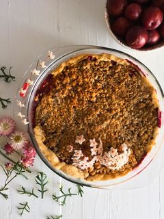 Foto de Tarte de Ameixa com Crumble de Avelã