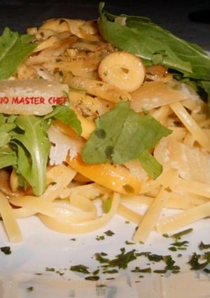 Foto di Linguine con Ovoli, Scaglie di Parmigiano e Rucola
