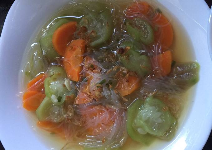Cara Gampang Menyiapkan Sup Gambas(Oyong) mix Wortel &amp; Soun yang Lezat