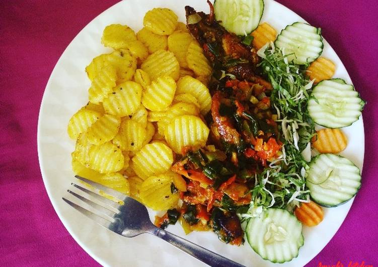 Fried potato, chicken sauce and salad Fried potato, chicken sauce and salad