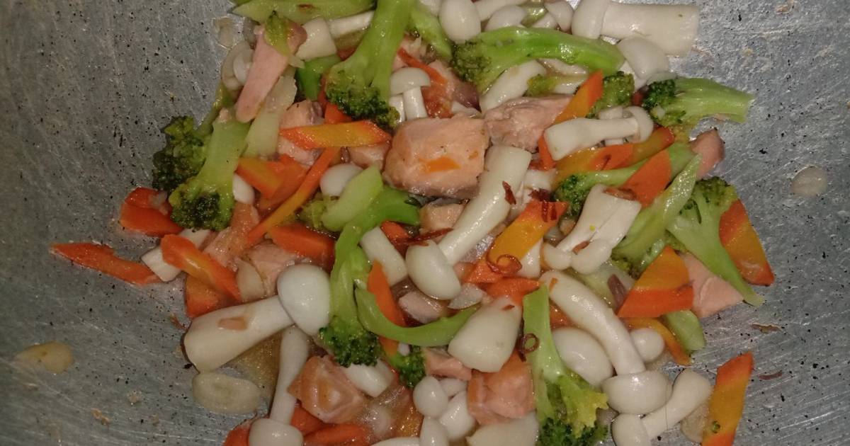 Resep Jamur Shimeji Brokoli Saus Tiram with Salmon oleh Nisa Halimah