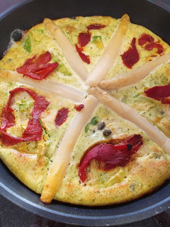 Una foto de Falsa quiche de atún y verduras al pesto